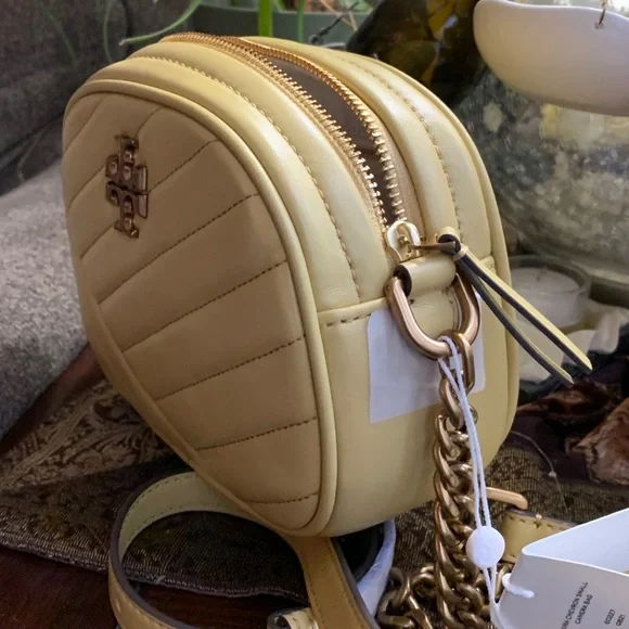 SOLD⛔️Authentic TORY BURCH Quilted leather logo zip top Crosby - Picture 3 of 16